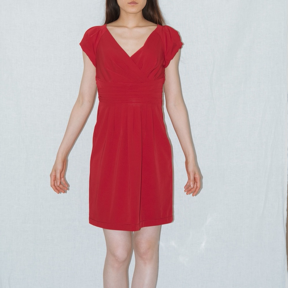Adorable vintage late 90s to early 2000’s maroon rushed pleated babydoll dress